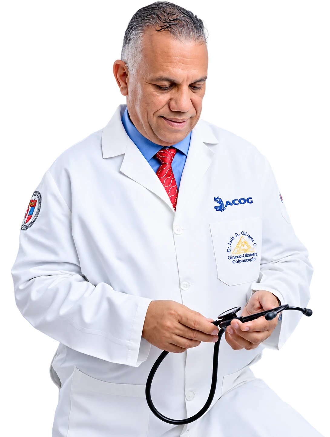 Dr. Luis Alejandro Olivares Caputo revisando su instrumental médico